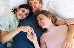 Poliamor e Não-Monogamia: Como os Brinquedos Eróticos Podem Enriquecer Suas Experiências
